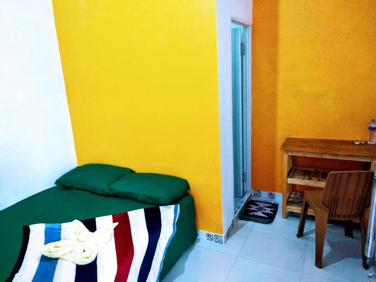 Pinky Guest House Batu Batu  Exterior photo